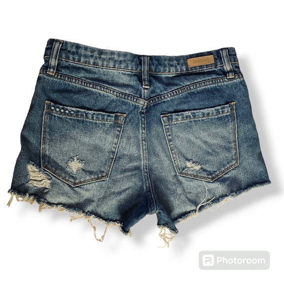 Blank NYC The Barrow Distressed Denim Shorts in Fare Warning size 26 - Picture 3 of 3